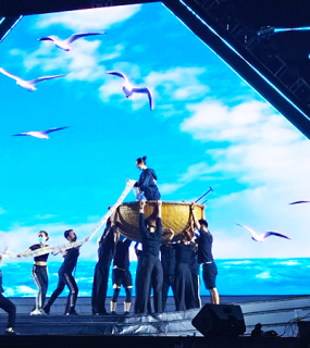 Thuyền Thung Lưới Mái Chèo