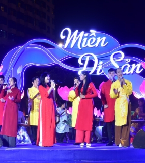 LỄ HỘI SÔNG NƯỚC