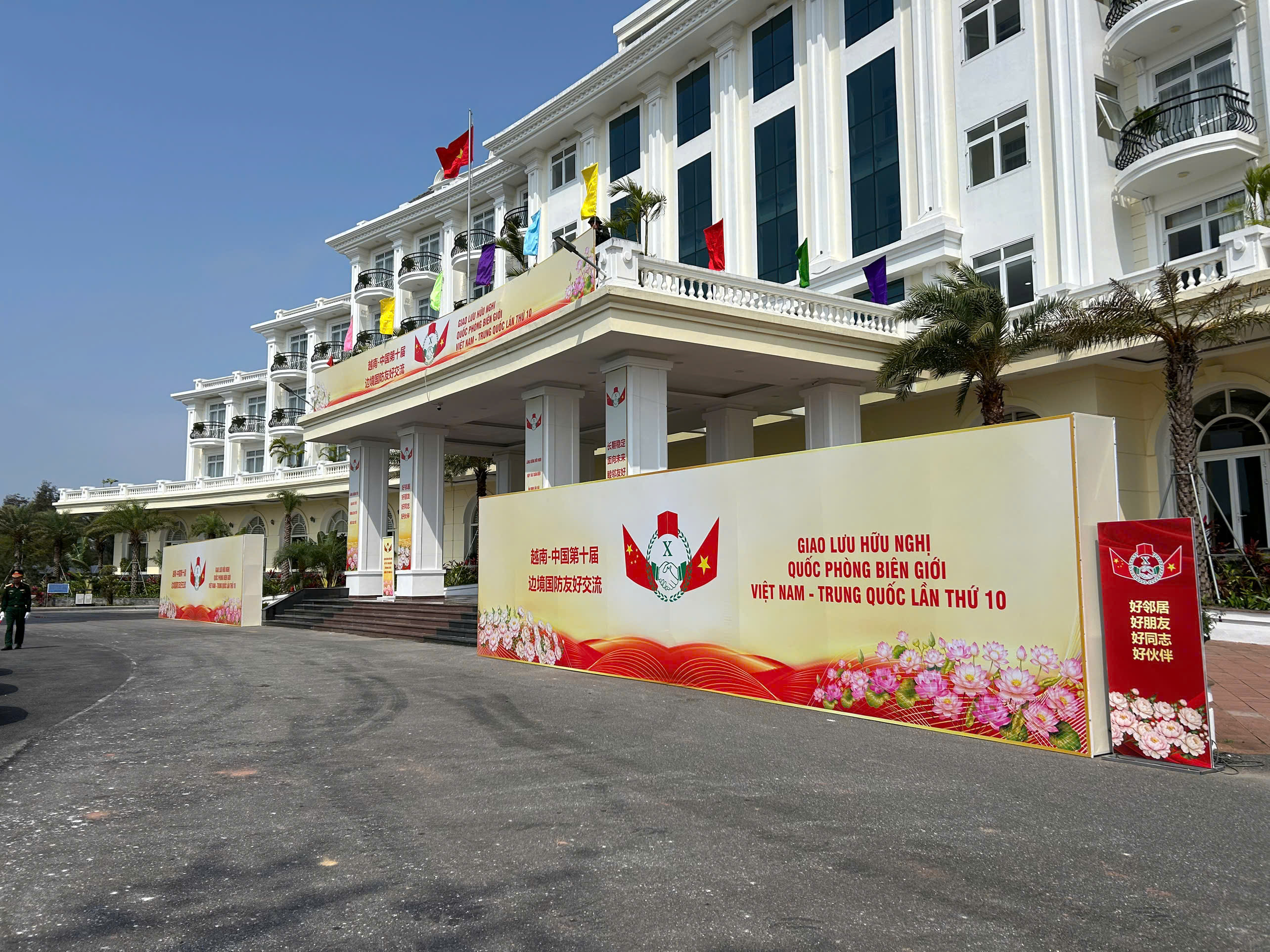 Giao Lưu Hữu Nghị Quốc Phòng Biên Giới Việt Nam - Trung Quốc