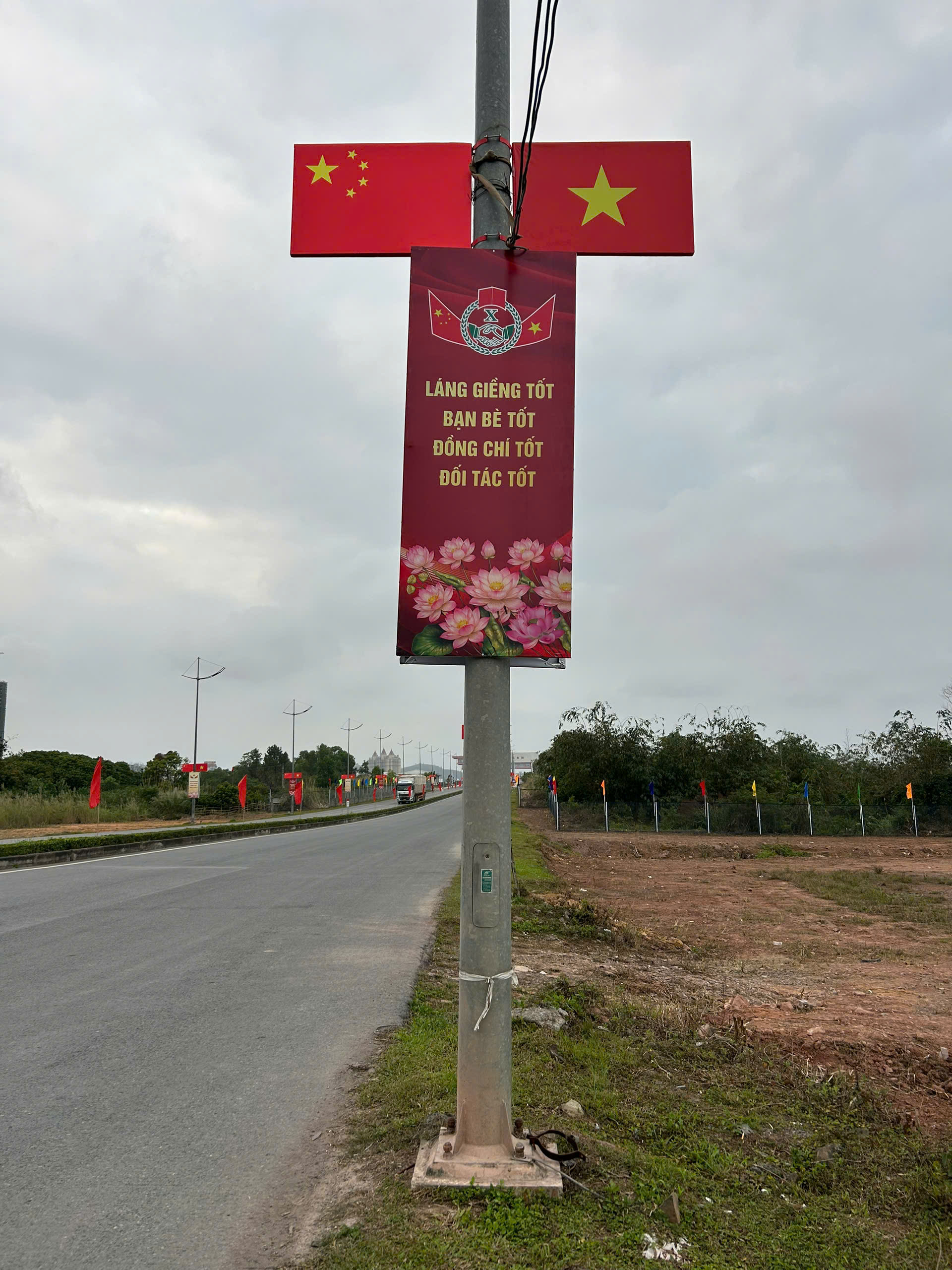 Giao Lưu Hữu Nghị Quốc Phòng Biên Giới Việt Nam - Trung Quốc